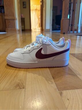 Nike Kids White Low-Top Sneakers with Maroon Swoosh and Pink Heel Tab